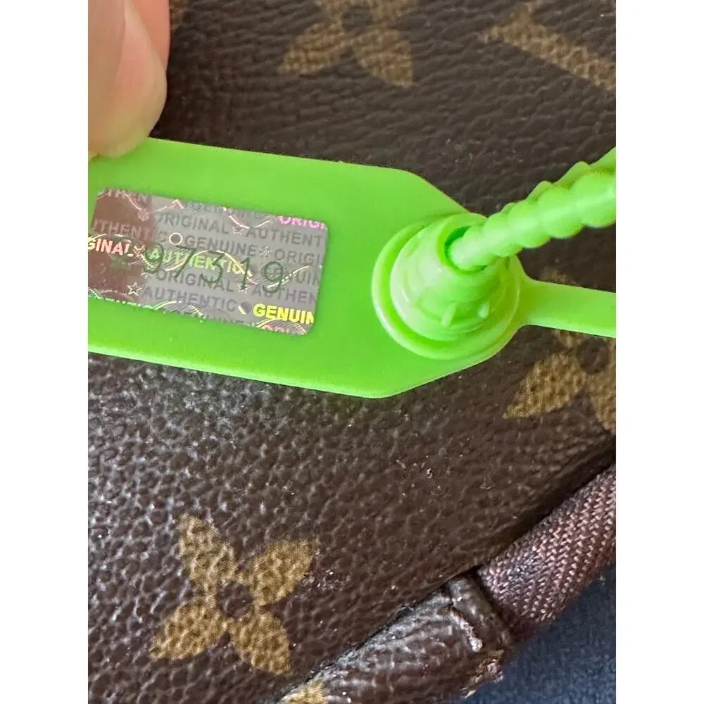 LOUIS VUITTON Monogram 15